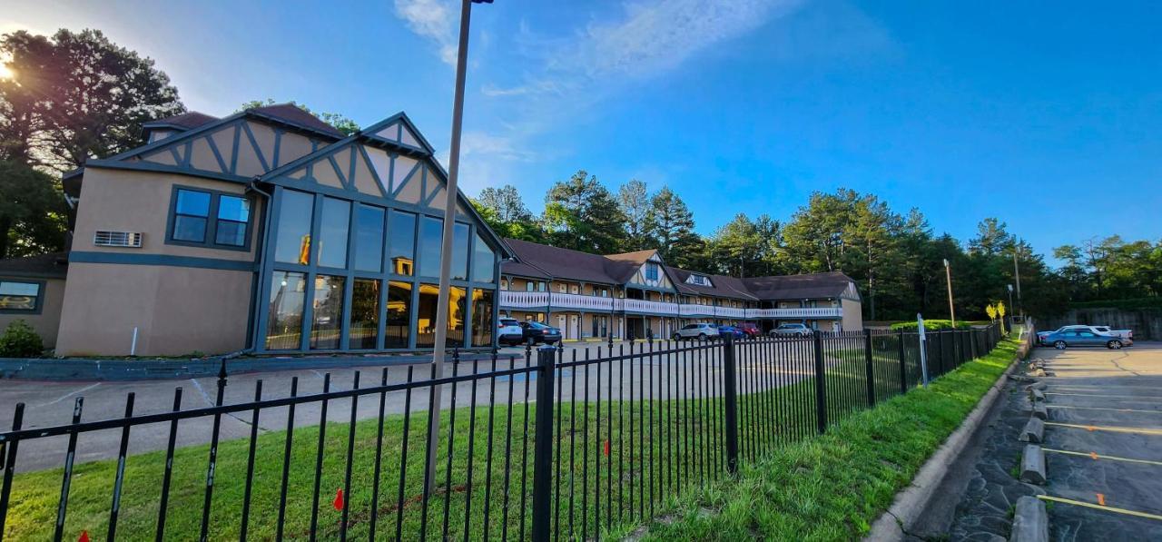Stratford Inn Tyler Exterior photo